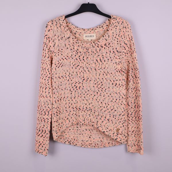 Stickad flerfärgad tröja framifrån 