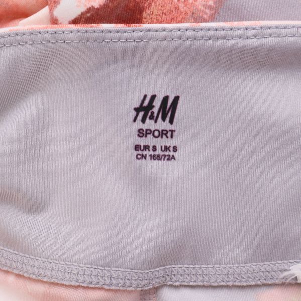 H&M Sport storlekslapp inuti tightsen