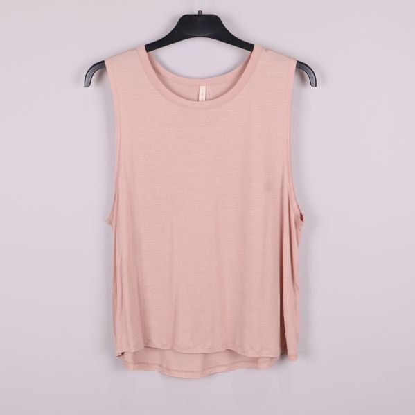 Ärmlös blushfärgad topp framifrån 