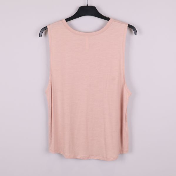Ärmlös blushfärgad topp bakifrån