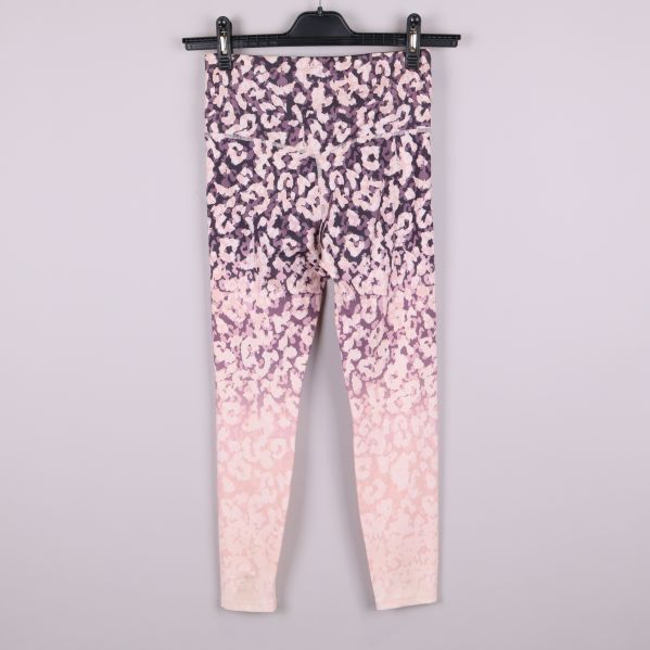 Framsida av mönstrade leggings