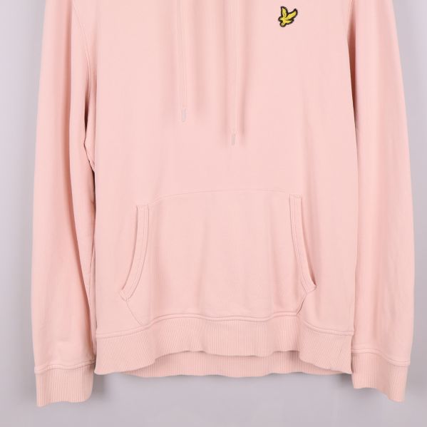 Närbild på känguruficka och ribbad mudd på hoodie