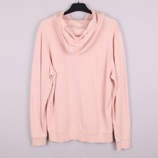 Baksidan av ljusrosa hoodie med huva