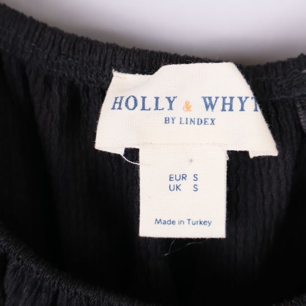 Närbild på etikett med märket Holly & Whyte by Lindex