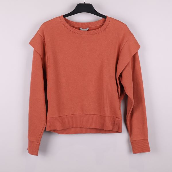Terrakottafärgad sweatshirt framifrån