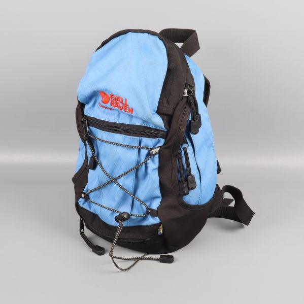 Blå och svart mini ryggsäck i sportig modell med logotyp