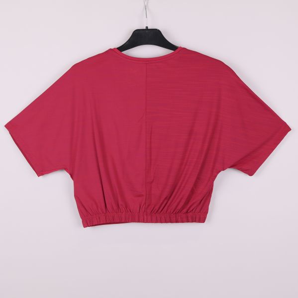 Ceriserosa topp med resår bakstycke fotograferad bakifrån