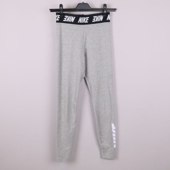 Grå leggings med svart Nike-mudd 