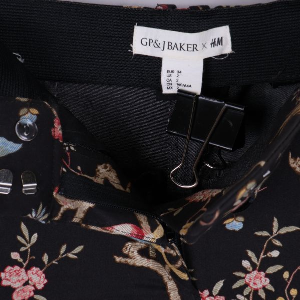 Logotyp GP & J Baker x H&M inuti linningen