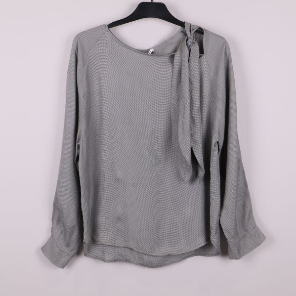 Småmönstrad blus med knytband framtill 