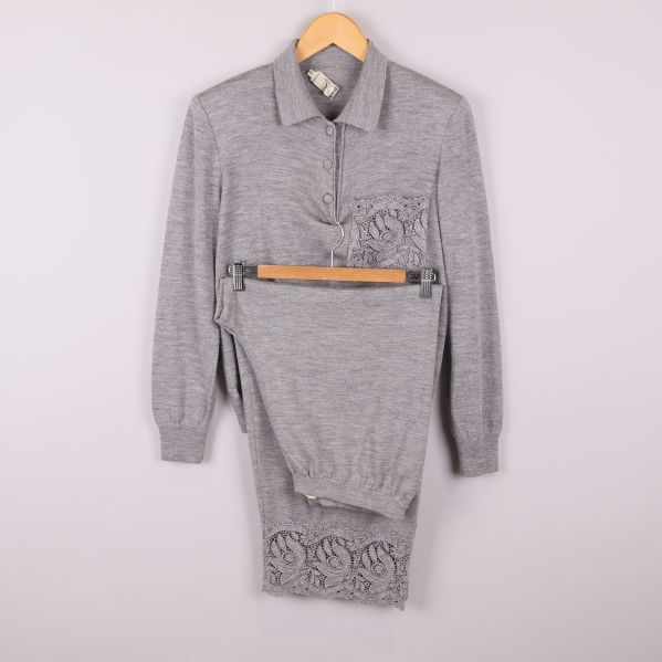 Grått tvådelat stickat set 