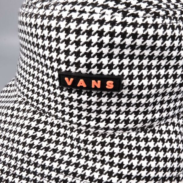 Logotypdetalj på hatten