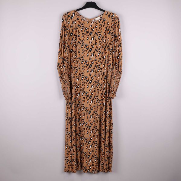 Leopardmönstrad klänning framifrån