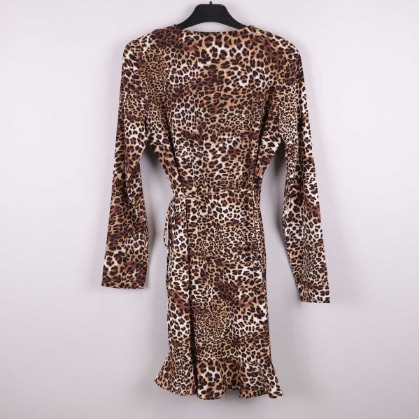 Leopardmönstrad klänning bakifrån