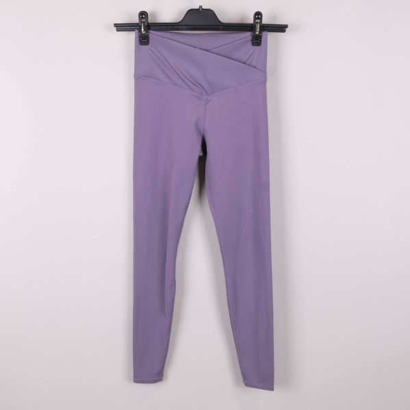 Lila leggings framifrån