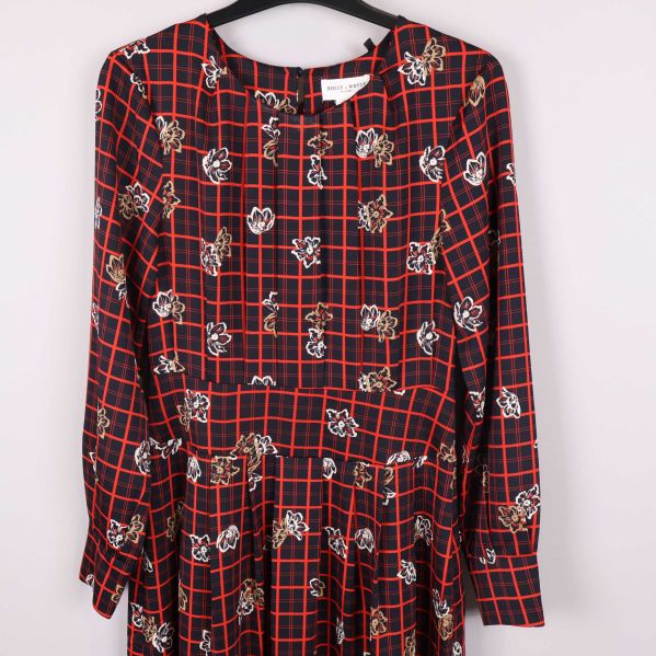 Övre del av klänning med rutigt och blommigt mönster