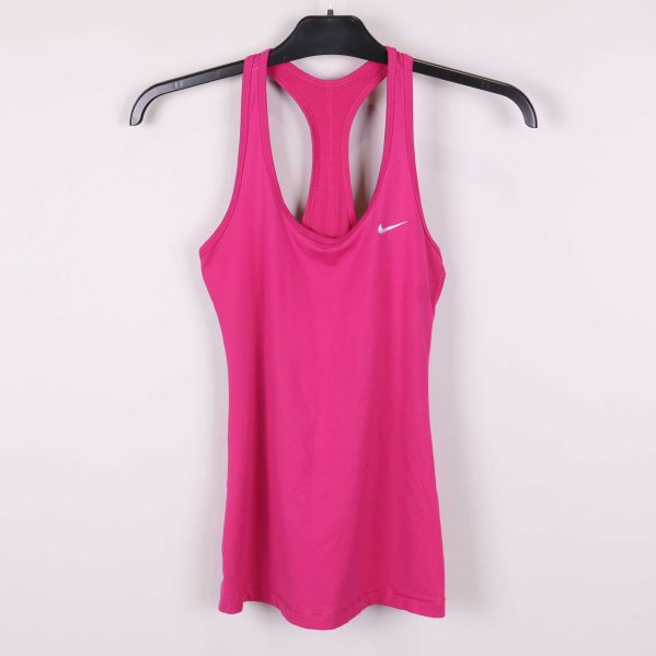 Framsida med stilren Nike-logotyp