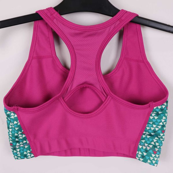 BLACC-logga framtill på sport-bh