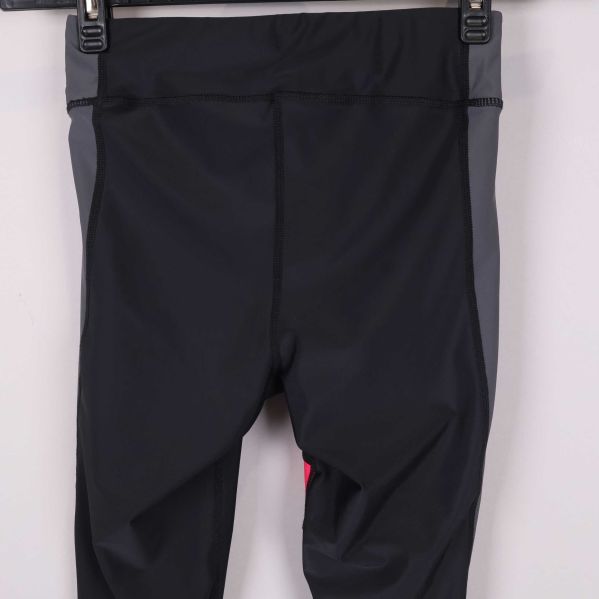 Materialetikett inuti tights