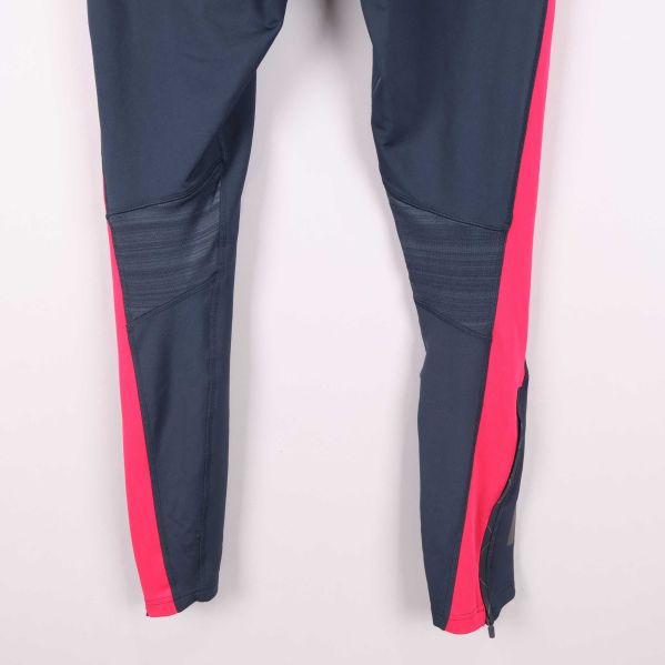 Revär och sömdetalj i fokus