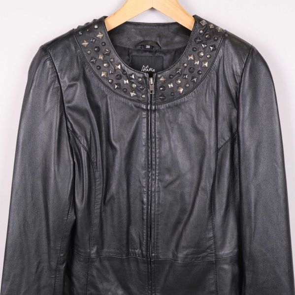 Framstycke och nitar närbild