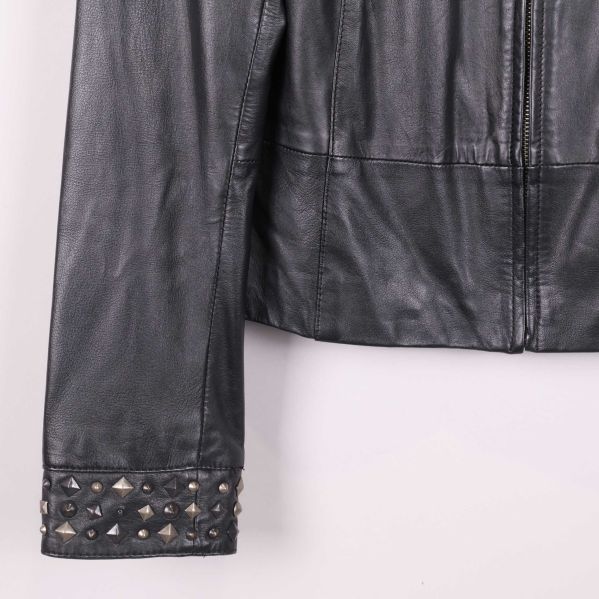 Nitdetaljer på ärmslut