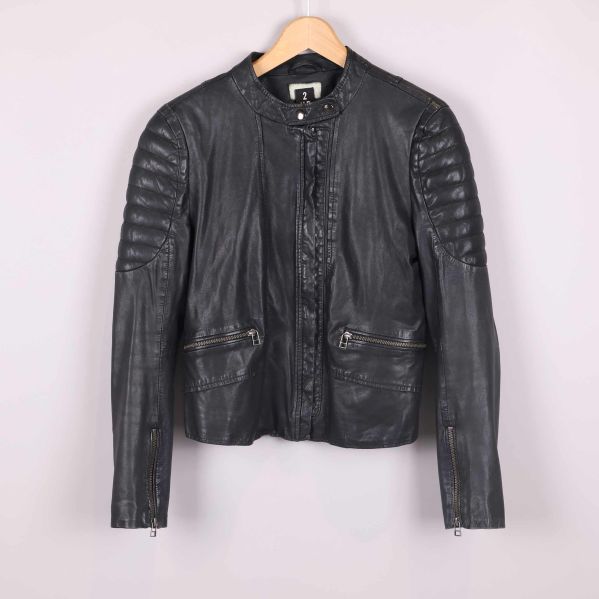 Framsida med markerade axlar