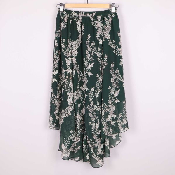 Baksida av blommig kjol