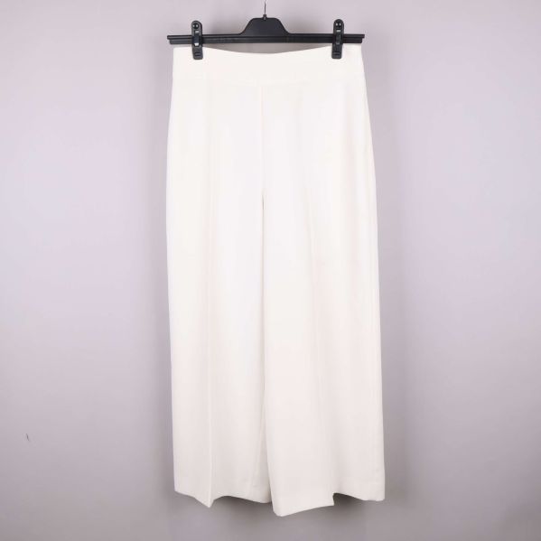 Vita byxor med vida ben