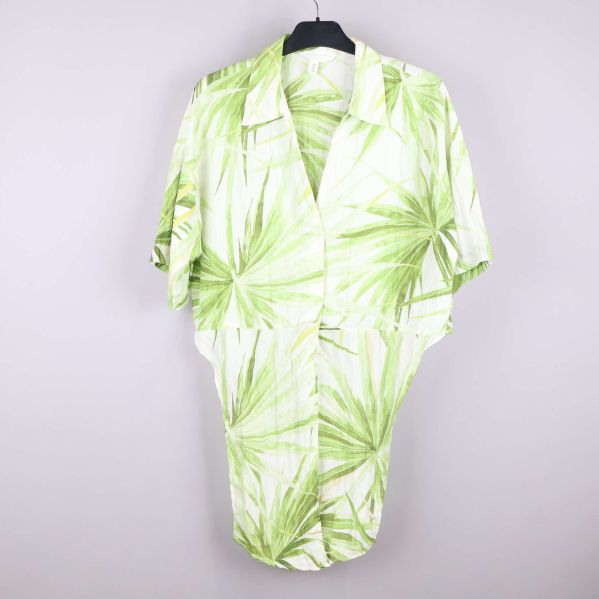 Fullängdsbild av blusen