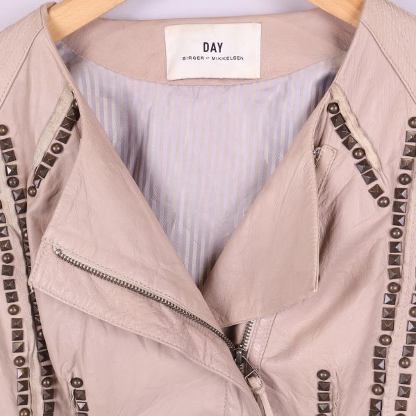 Detaljer och dragkedja framtill