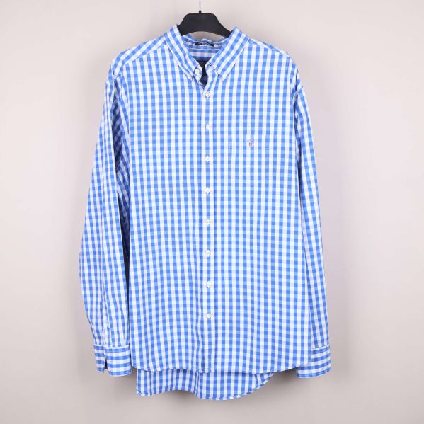 Framsida av skjortan