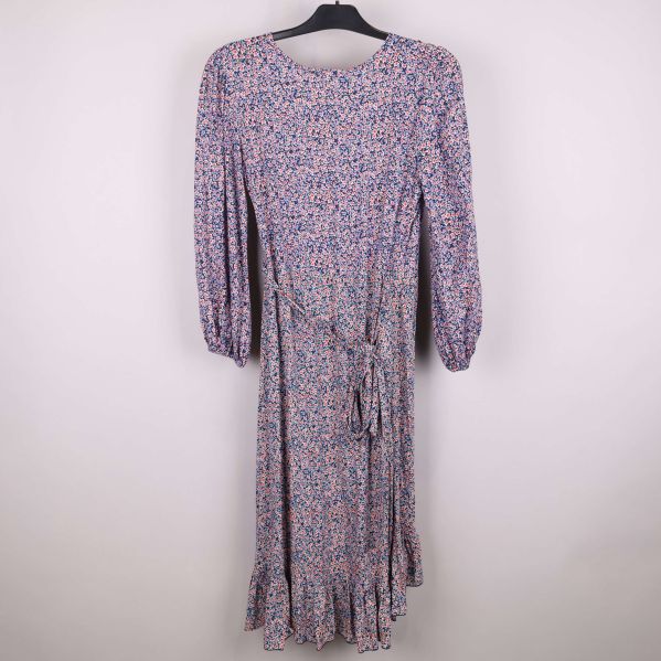 Blommig klänning med knytband