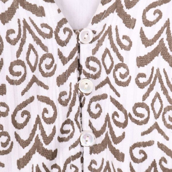 Knappstängning i närbild