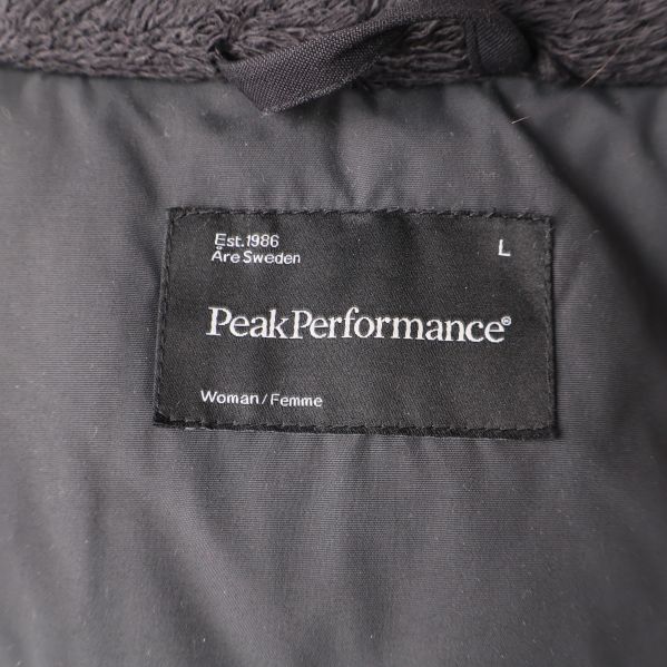 Peak Performance etikett inuti jackan med storlek L