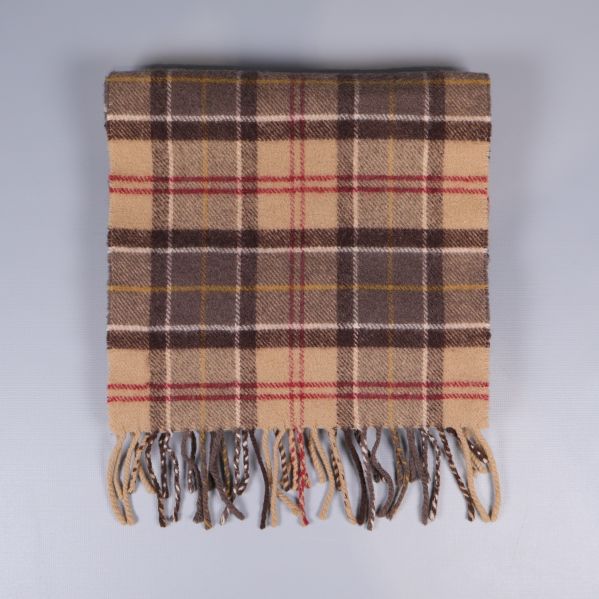 Hopvikt halsduk med klassiskt rutmönster och fransar