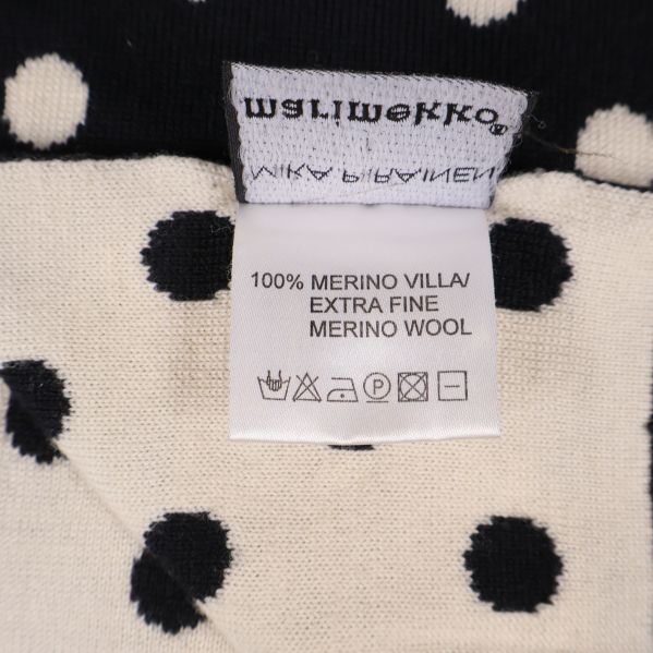 Materialetikett visar 100% merinoull