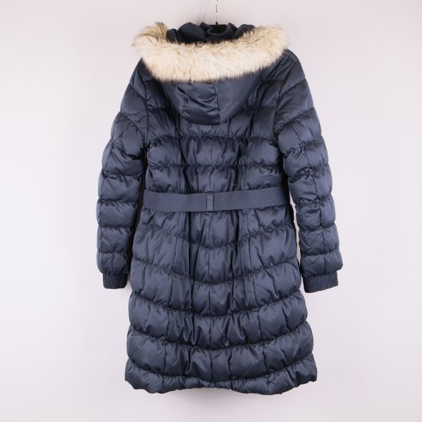 Jackans baksida med huva och fuskpäls