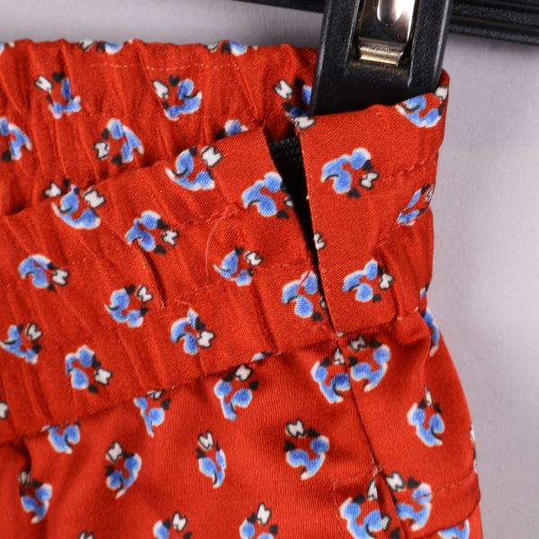 Resår i midjan och etikett