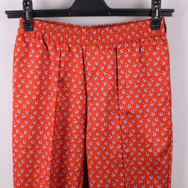 Närbild på trasig söm