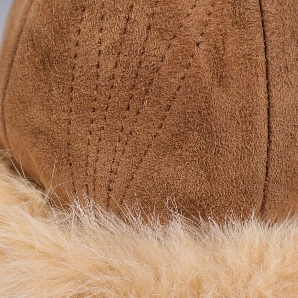 Närbild på mockans textur och den ljusa pälskanten