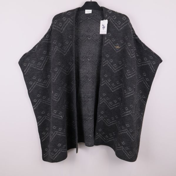 Poncho i svart och grått med grafiskt mönster framifrån