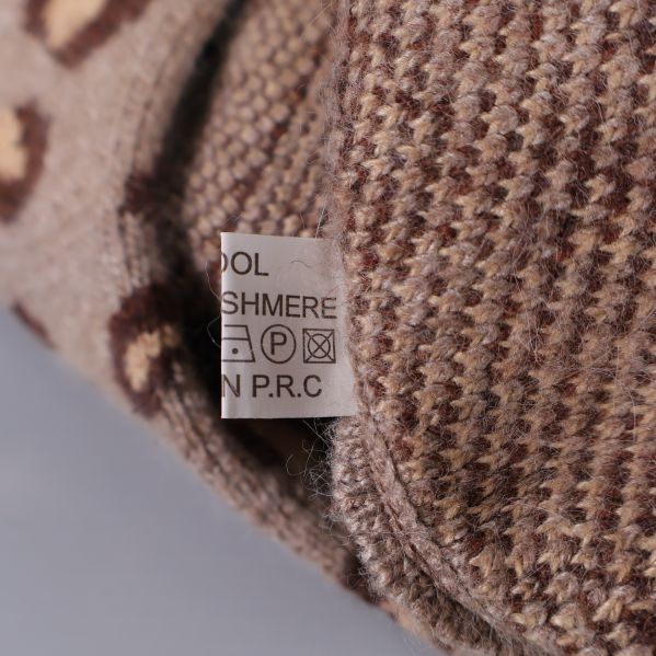 Detaljbild på materiallapp i basker