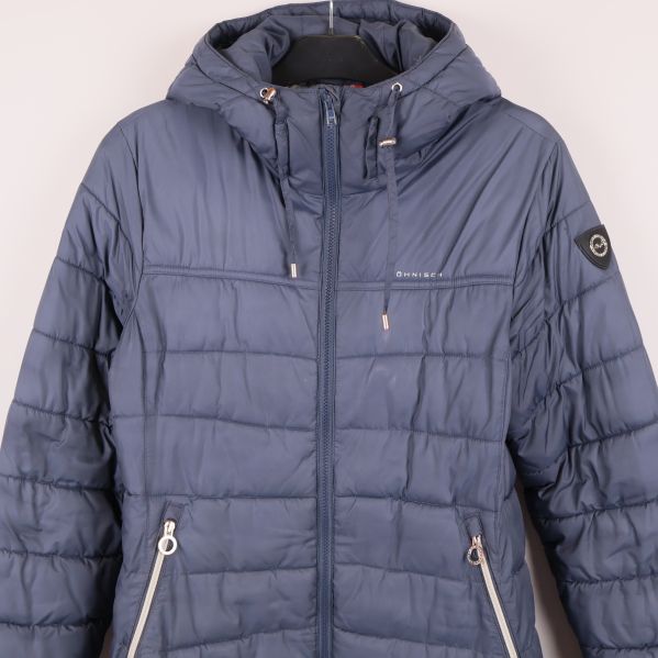 Övre del av jacka med fickor och bröstdetalj