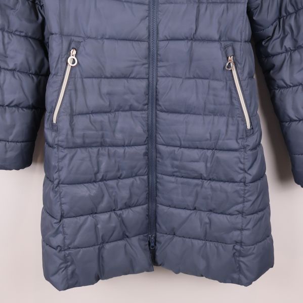 Nedre del av jacka med quiltade paneler
