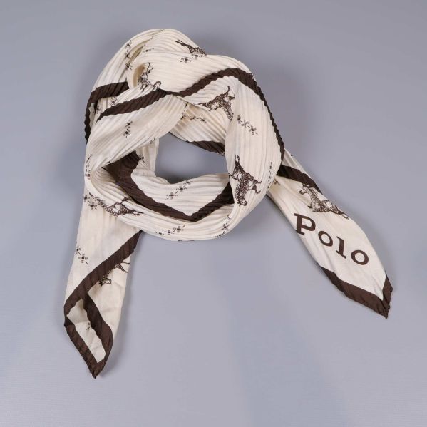 Scarf i ljust tyg med hästmönster och bruna kanter