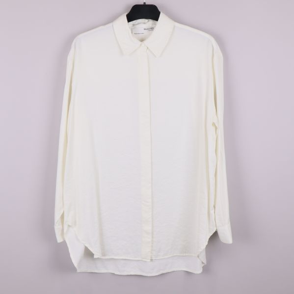 Vit oversized skjorta framifrån