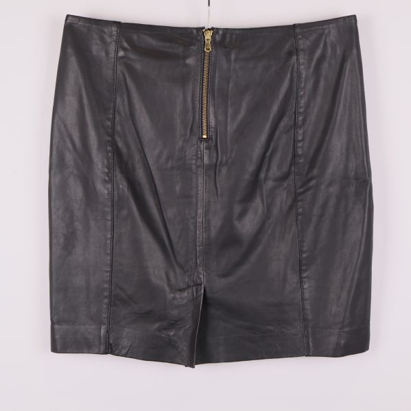 Svart läderkjol med dragkedja bak