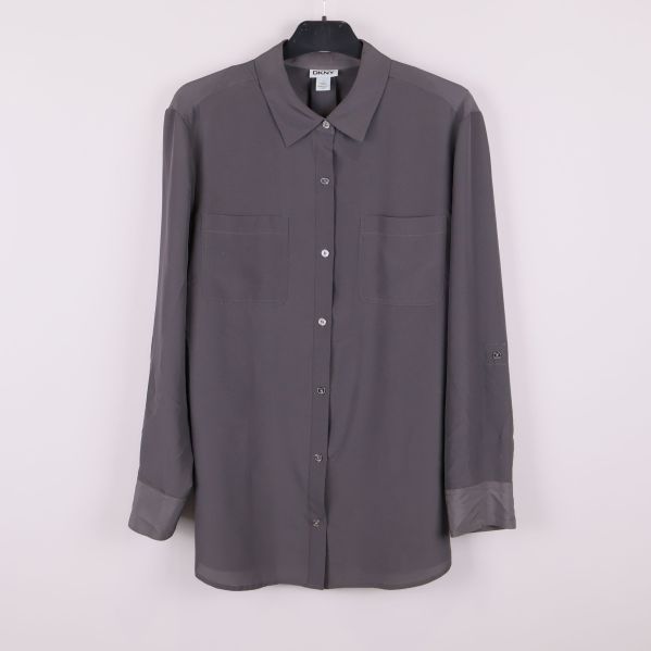 Grå skjorta med lång ärm och två bröstfickor