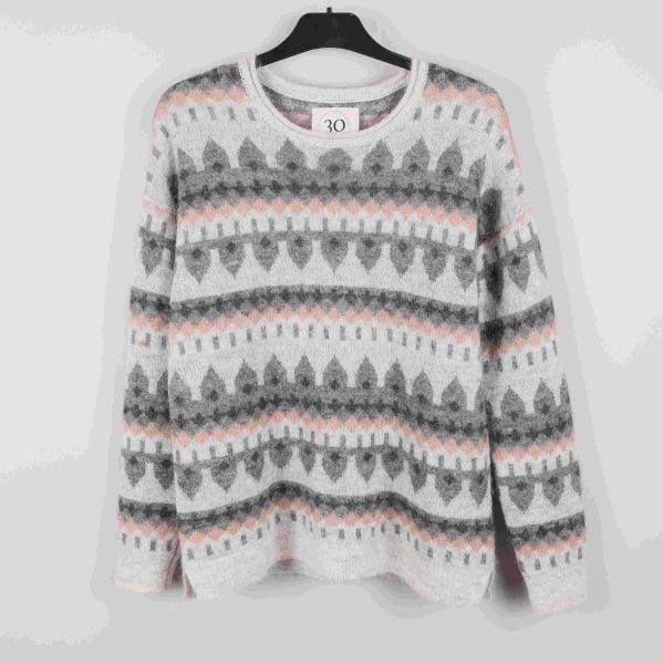 Stickad tröja med grafiskt mönster framifrån 